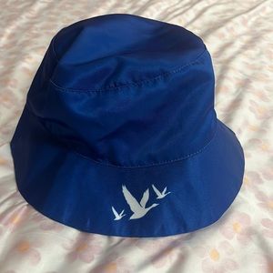 Reversible bucket hat